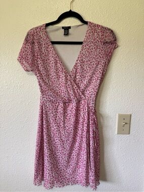 rue21 Women Pink White Ditsy Floral‎ Wrap Mini Dress Short Sleeve Size S